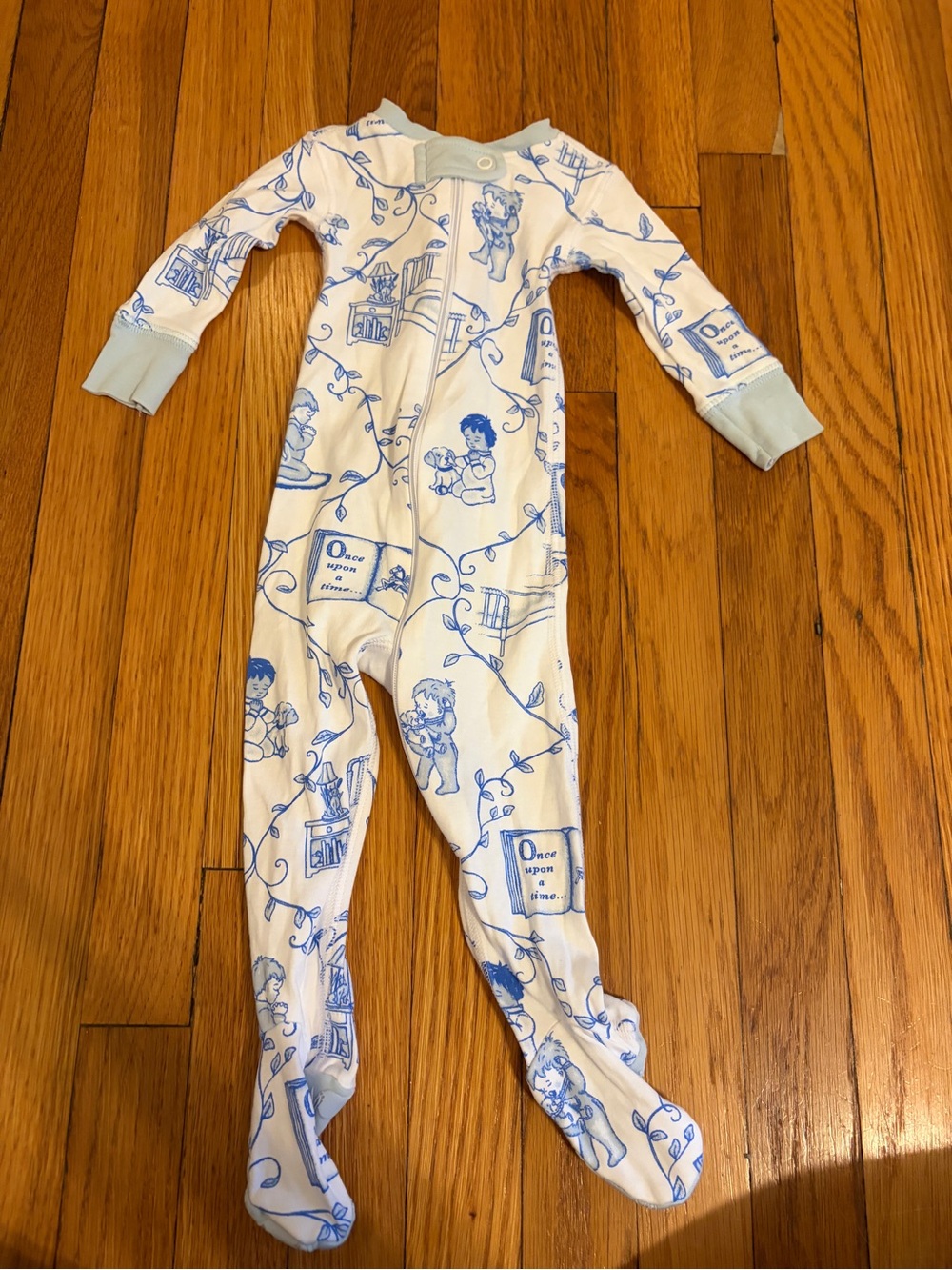 Beaufort Bonnet Company EUC Chinoiserie Charlton Storybook Footed Sleeper 0-3 Mo